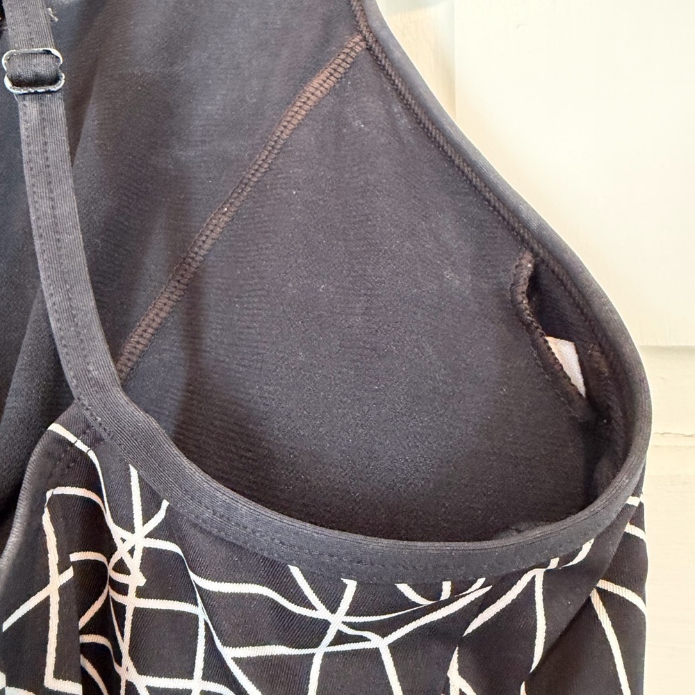 Nike Black and White Athletic Tank Top - Picture 4 of 5